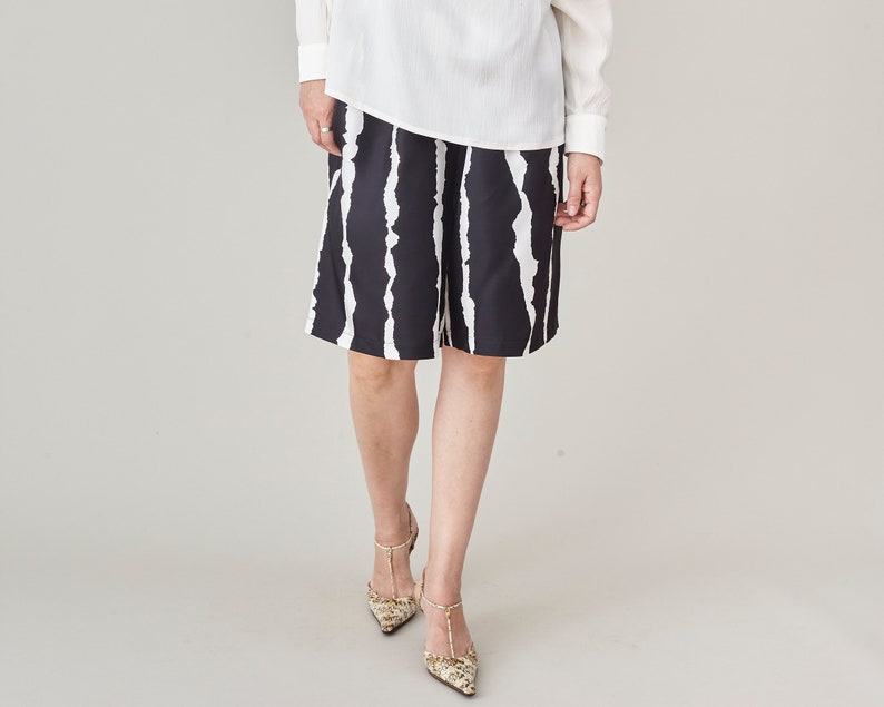 Handmade 100% Silk Shorts for Women - Black and White, Bold Abstract Print, Elegant Bermuda Style with High Waist and Pleats FTN16_119SIL