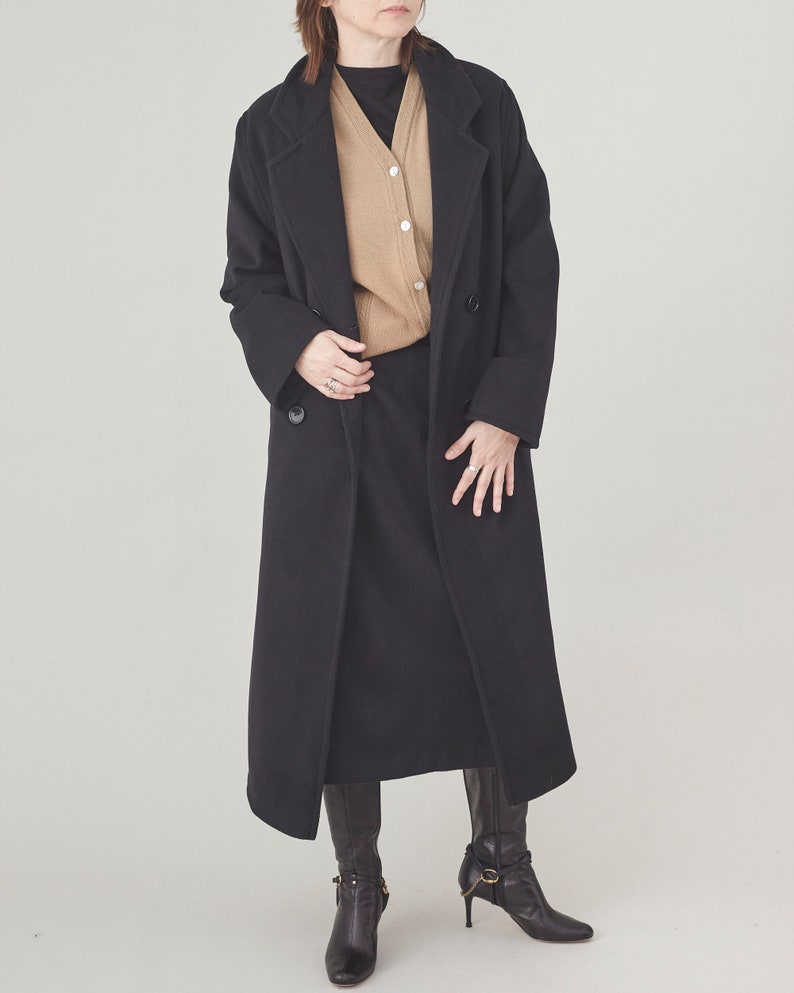 Handmade 100% Cashmere Overcoat for Women - Black Long Winter Coat, Double-Breasted, Oversized Straight Cut and Chic Modern Design FTN82