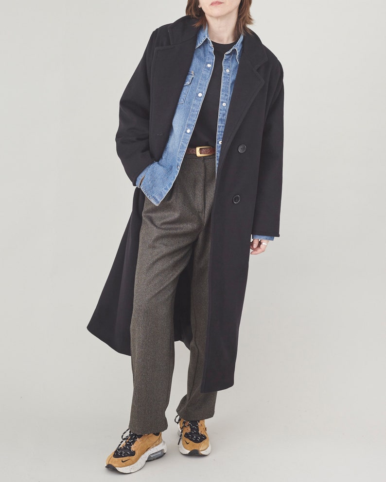 Handmade 100% Cashmere Overcoat for Women - Black Long Winter Coat, Double-Breasted, Oversized Straight Cut and Chic Modern Design FTN82