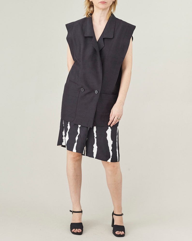 Handmade 100% Silk Shorts for Women - Black and White, Bold Abstract Print, Elegant Bermuda Style with High Waist and Pleats FTN16_119SIL