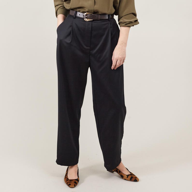 Lightweight 100% Wool Tailored Trousers for Women, Spring-Summer Office Chic High-Waisted Pleated Cropped Pants for Elevated Everyday Wear