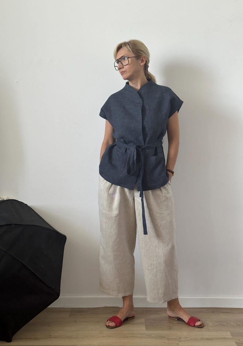 Linen Blouse with Mandarin Collar – Tie Waist Kimono-Style Top – Hip-Length, Sleeveless Shirt FTN42