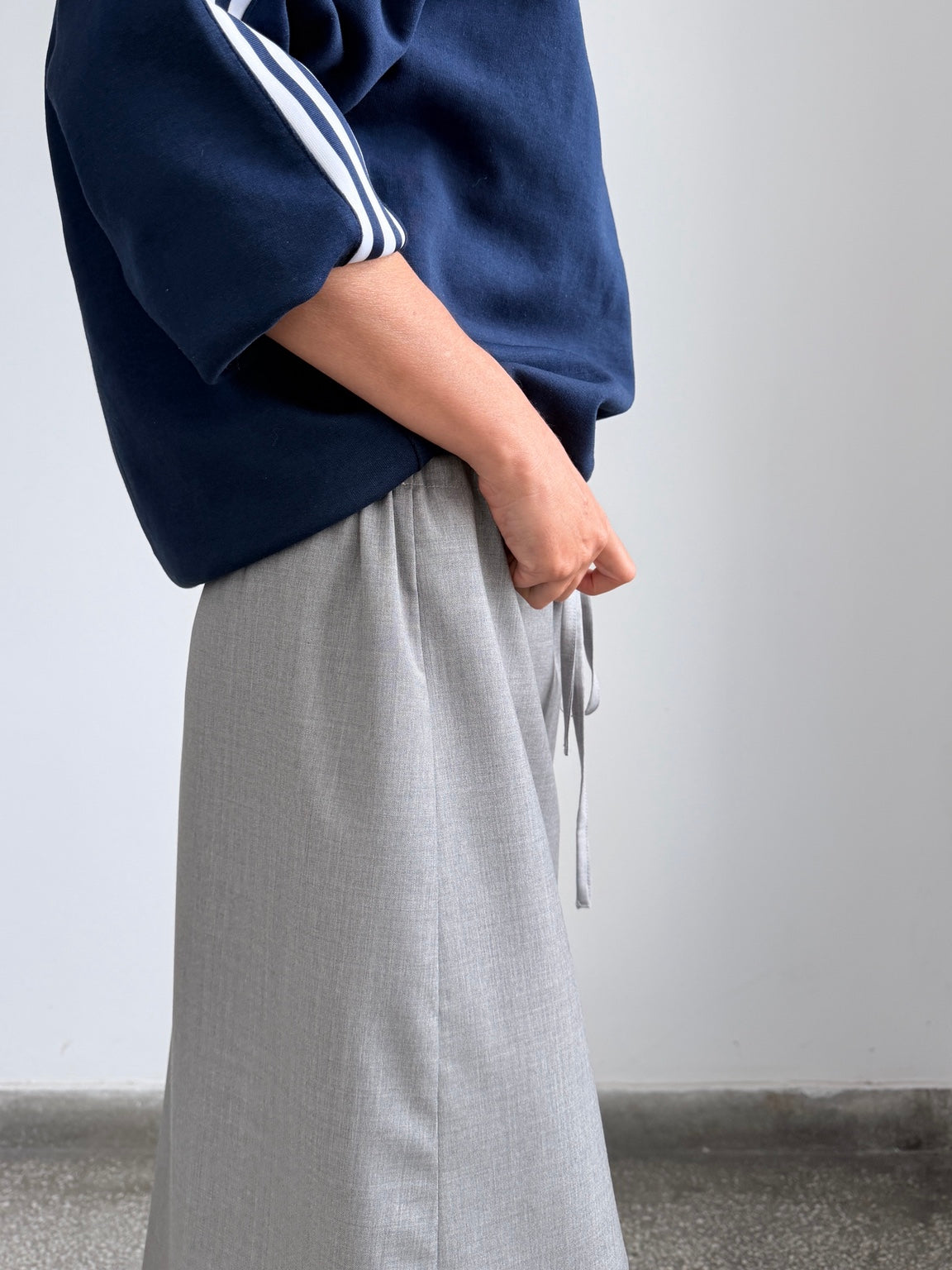 Fine Thee grey 100% wool A-line midi skirt with drawstring waist and viscose lining