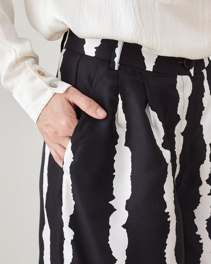 Handmade 100% Silk Shorts for Women - Black and White, Bold Abstract Print, Elegant Bermuda Style with High Waist and Pleats FTN16_119SIL